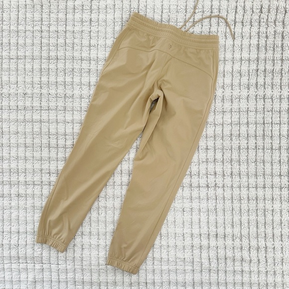 Aritzia TNAction Cozy Joggers - Picture 2 of 3